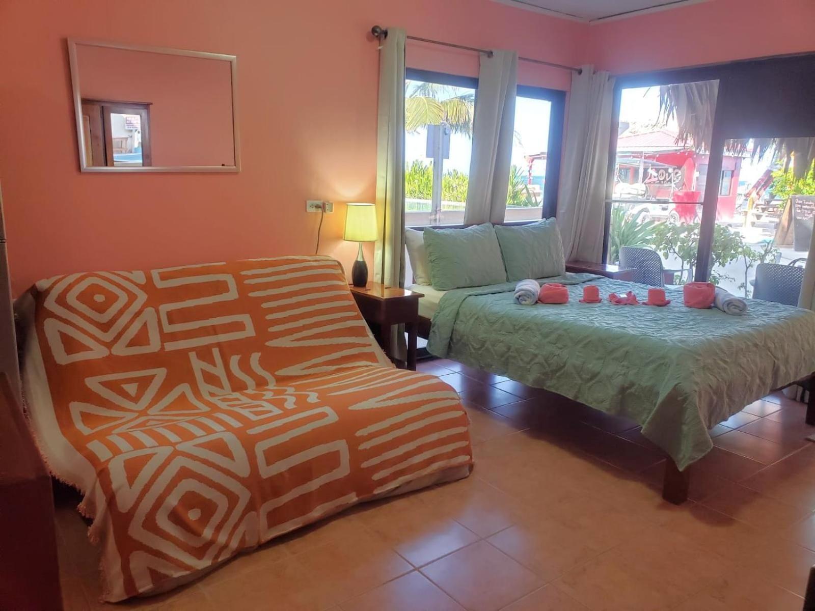 Beach Club Condos At Popeyes Caye Caulker Luaran gambar